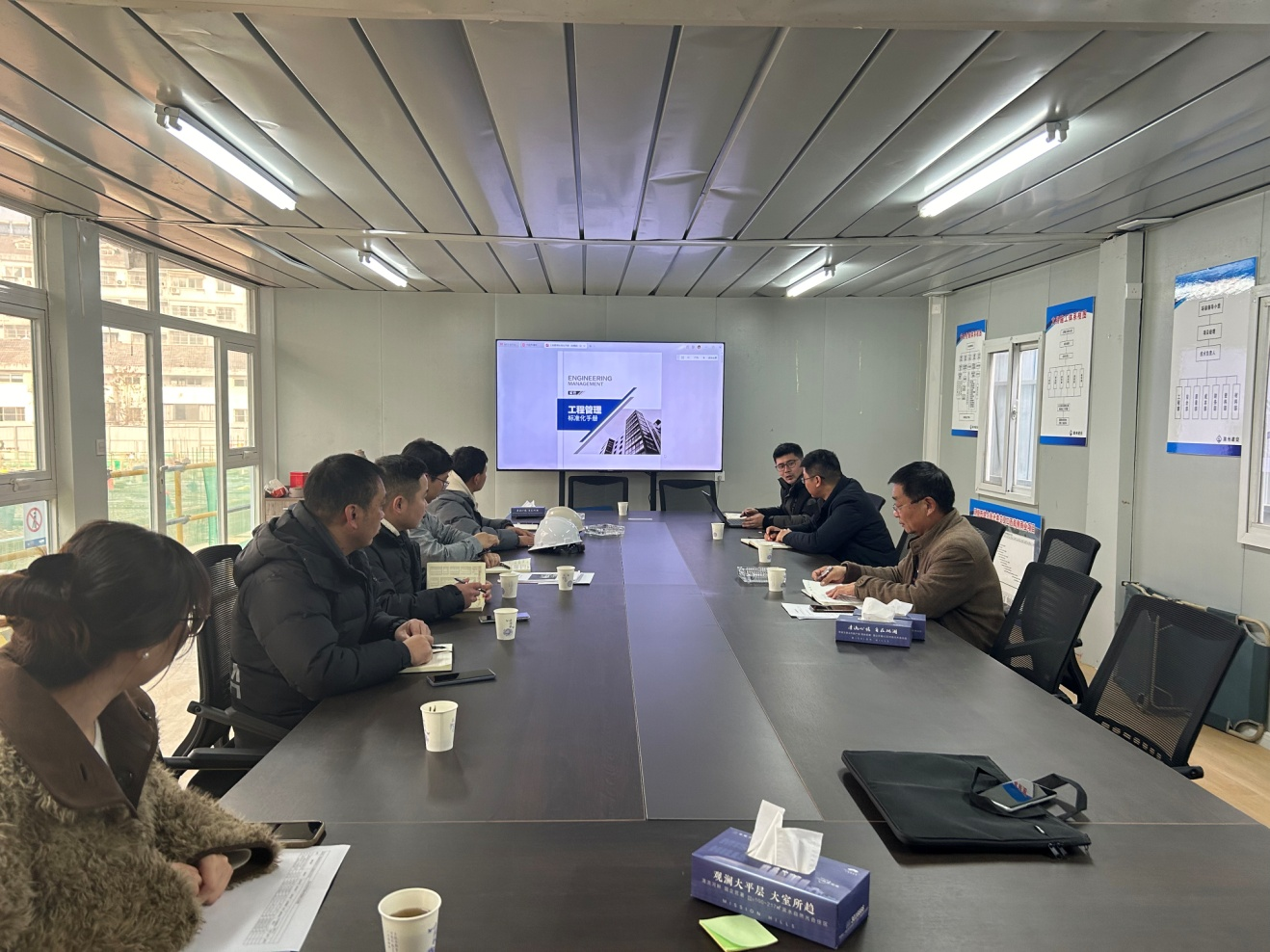 凤凰西路商业开发项目开展再学习《工程治理标准化手册》活动