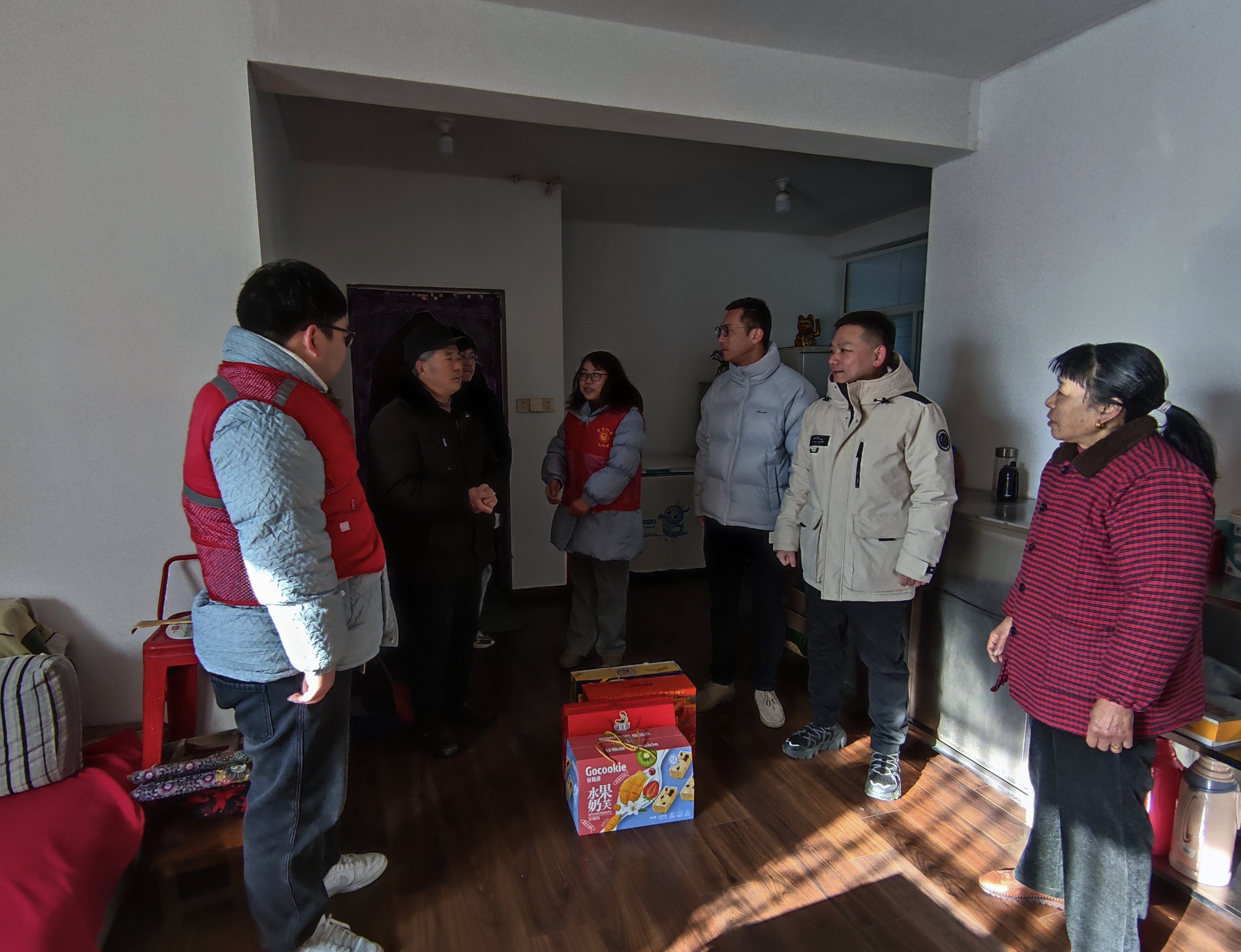 市文旅集团开展春节前走访慰问难题老党员、退役武士活动